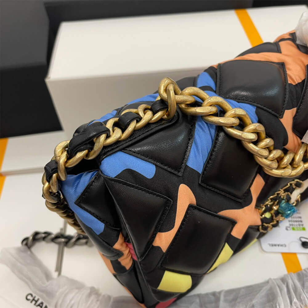 CHANEL 19 HANDBAG
