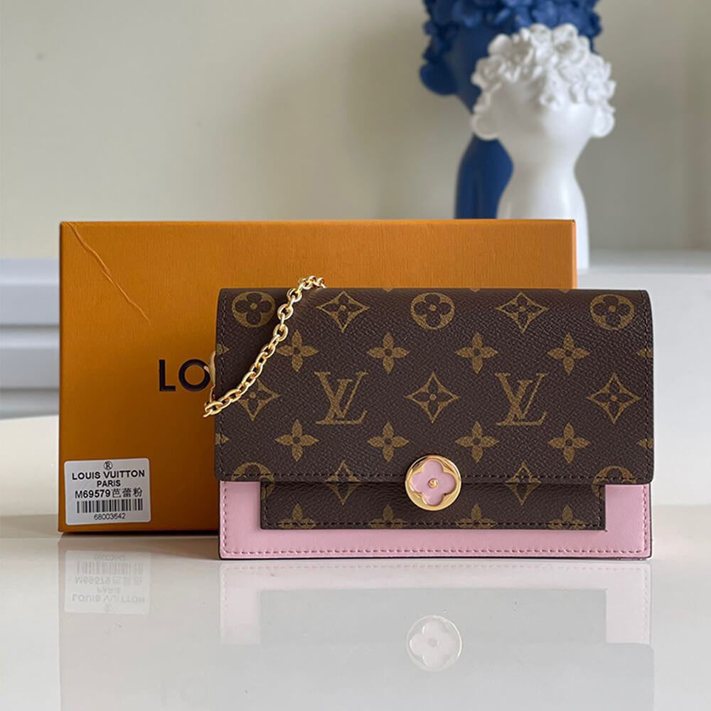 l**is V*t*n flore chain wallet