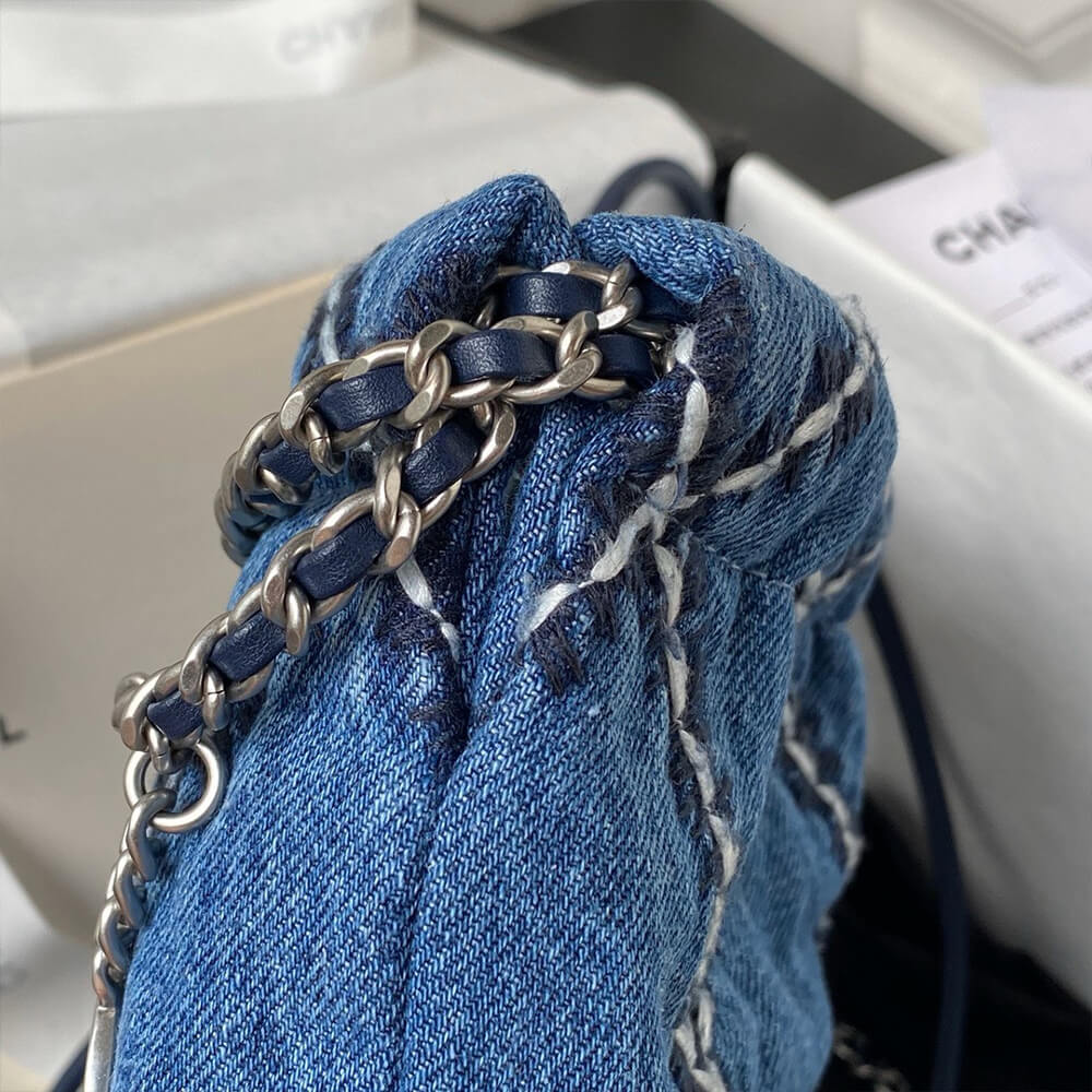 CHANEL 22 MINI HANDBAG