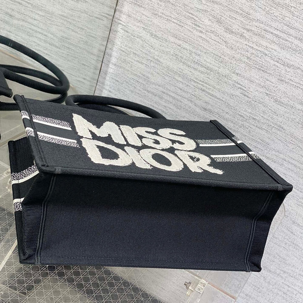 medium D*or book tote