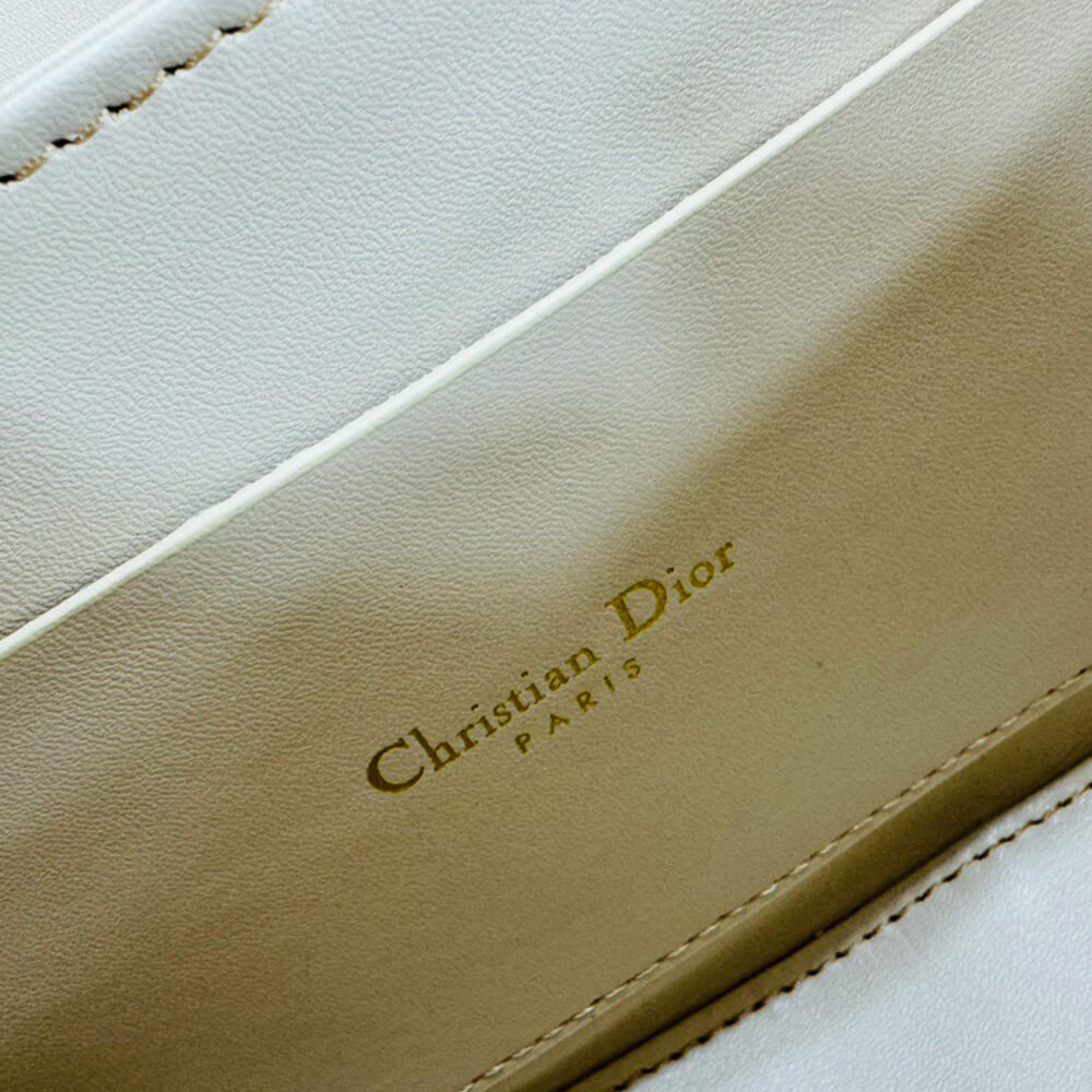 Medium 30 Montaigne Avenue Top Handle Bag
