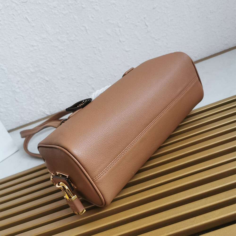 Prada Medium leather top-handle bag with padlock(high-end grade)